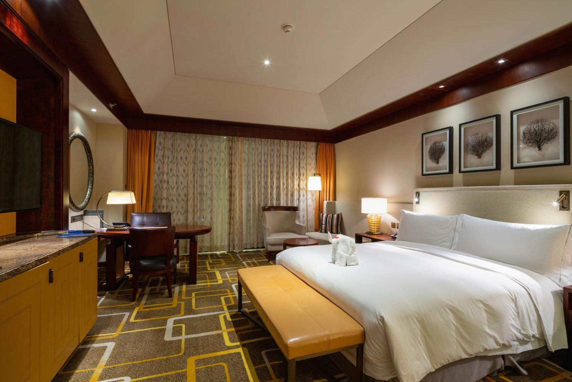 Hilton Qingdao Golden Beach - Beer Halls Exterior foto