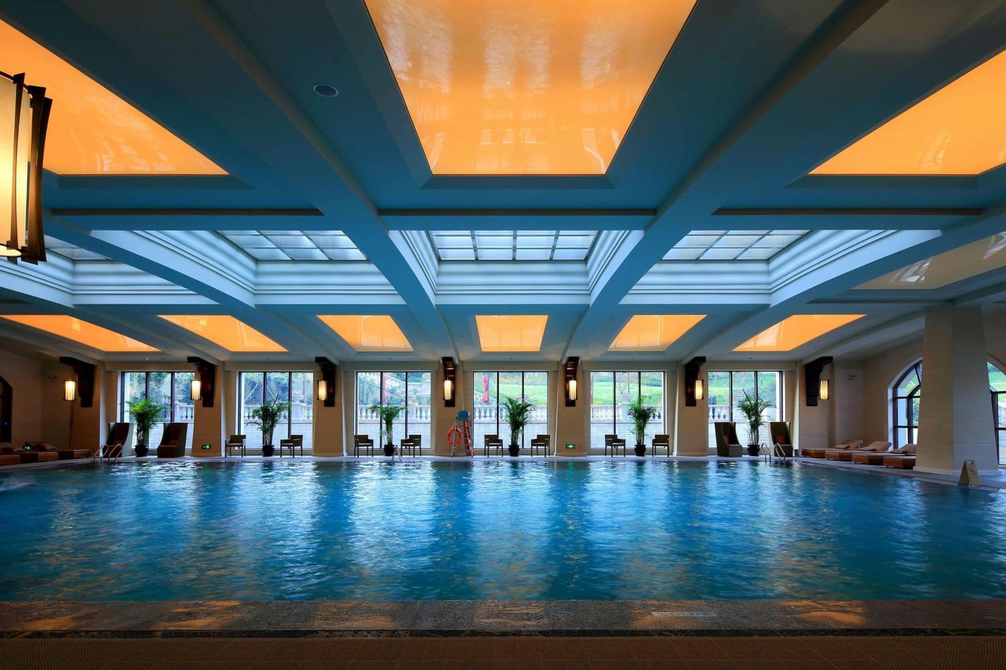 Hilton Qingdao Golden Beach - Beer Halls Exterior foto